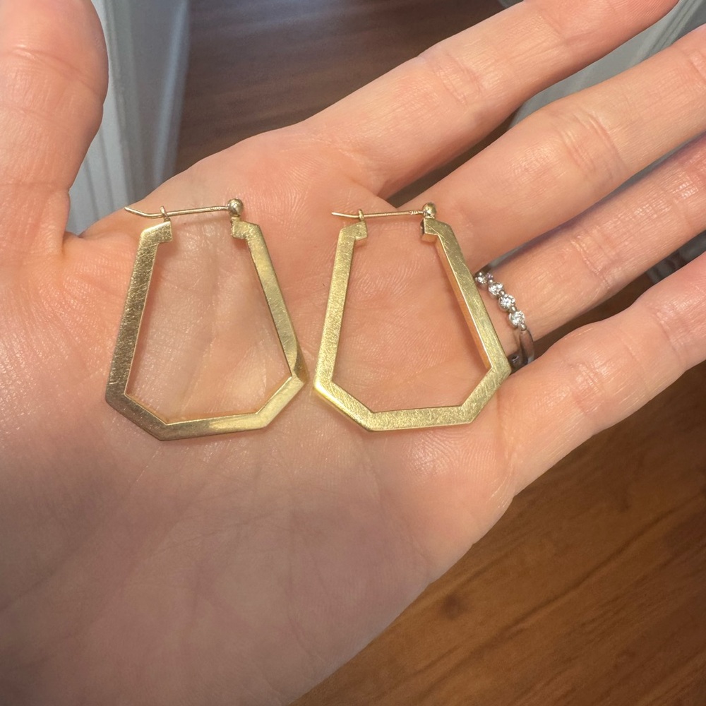 Gem Gossip - 14k yellow gold geometric hoops (pair)